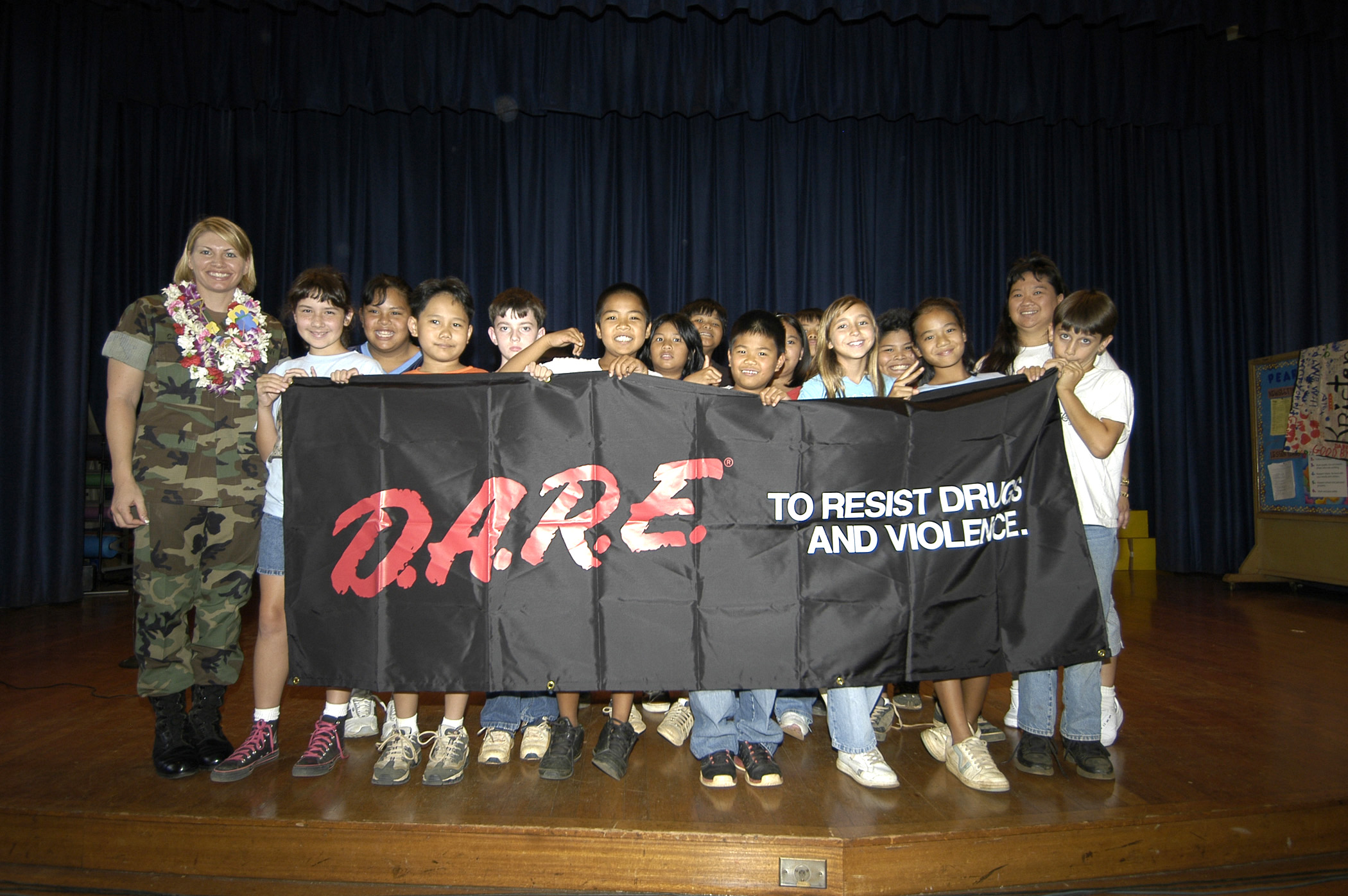 US_Navy_050531-N-3207B-046_Master-at-Arms_1st_Class_Stacey_Carfley_stands_with_her_recent_class_of_Drug_Abuse_Resistance_Education_(D.A.R.E.)_program_graduates_at_Pearl_Harbor_Elementary_School
